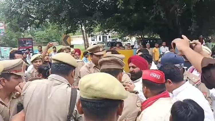 पीलीभीत में सपा जिला कार्यालय की जब्ती, लीज़ समाप्त होने पर कार्रवाई